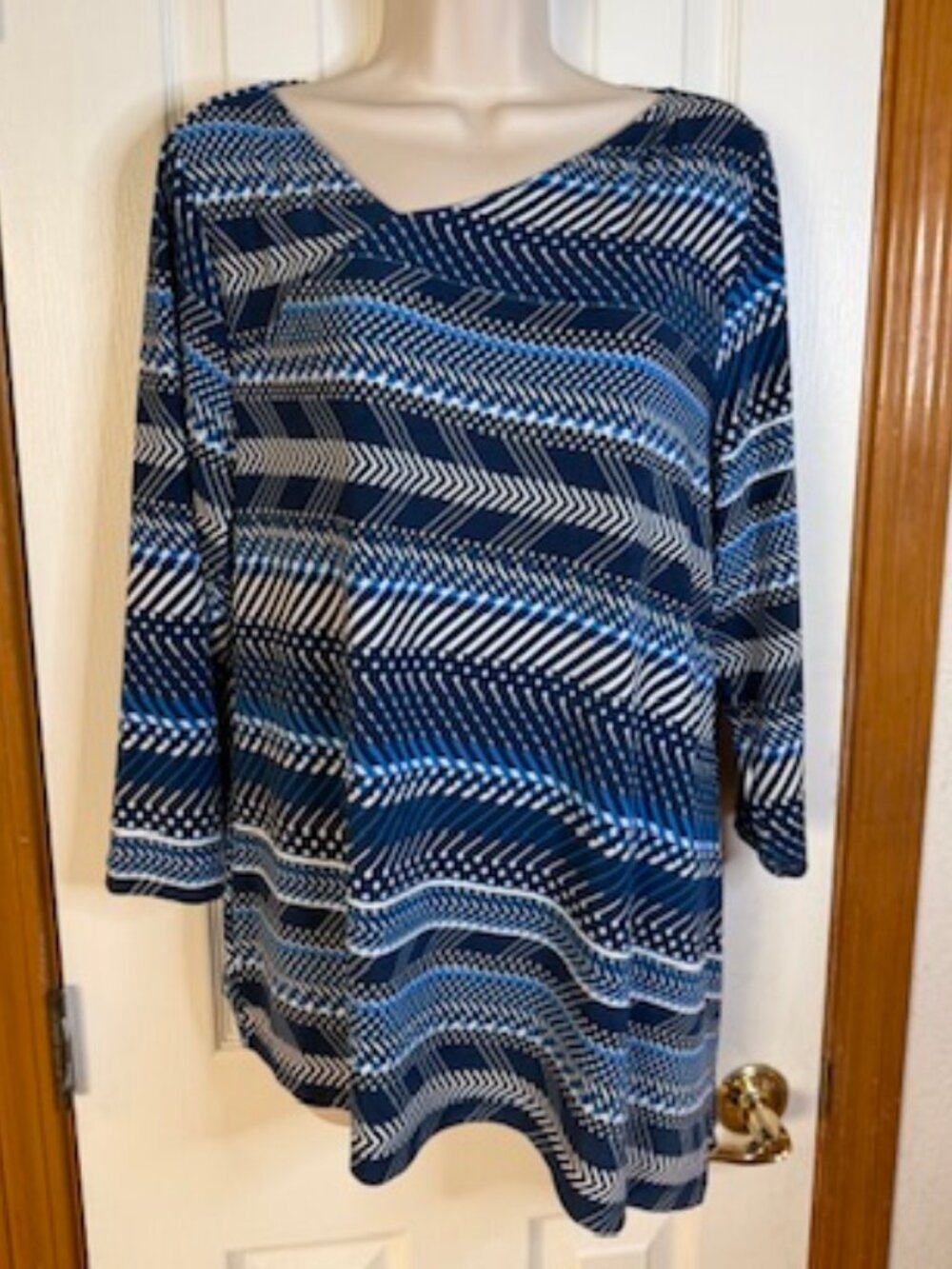 Chico's Travelers Asymmetric Tunic in blues, size Large - Excellent Condition!